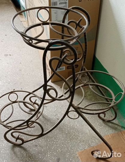 Подставка для цветов напольная металлическая