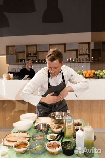 Открытие кафе, обновление меню, обучение персонала