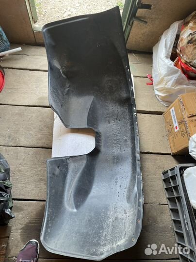 Подкрылок передний