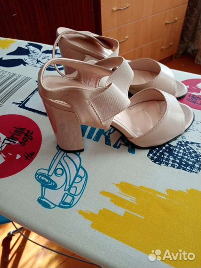 Босоножки женские