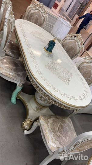 Кухонный стол и стулья