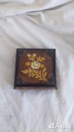 Деревянная шкатулка