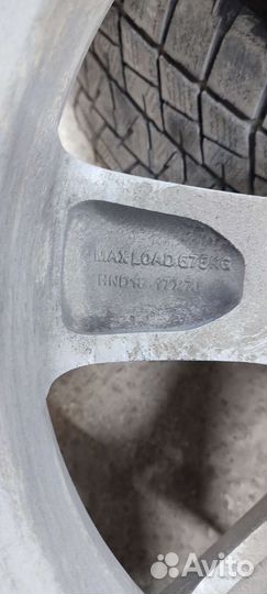 Bridgestone Blizzak DM-V1 235/65 R17