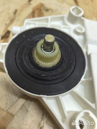 Мотор стеклоподъемника передний левый Tiguan 1