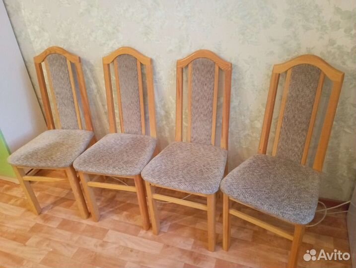 Кухонный стол и стулья