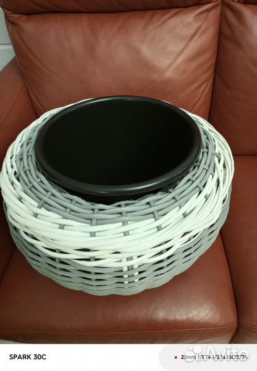 Кашпо садовое из ротанга