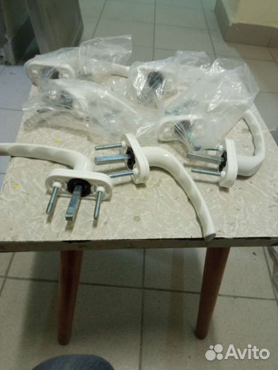 Ручка оконная с замком