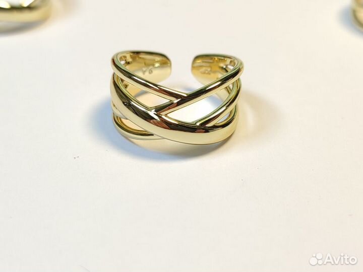 Кольцо из желтого золота бижутерия