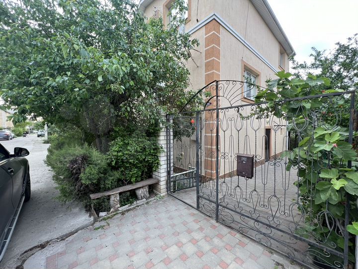 Дом 230 м² на участке 4 сот.