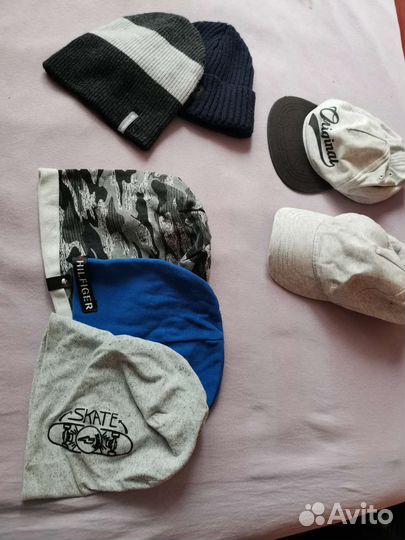Отдам кепки и шапки для мальчика