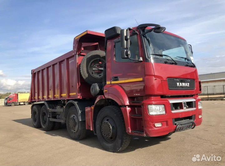 Водитель самосвала