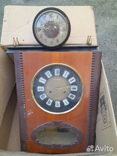 Часы, книга