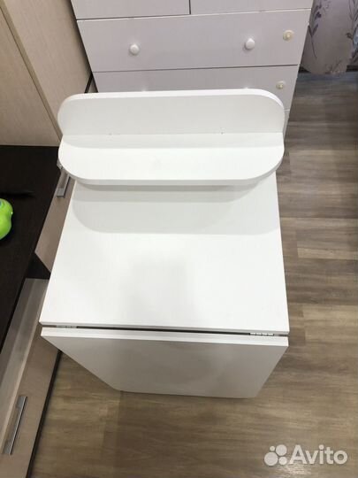 Стол для маникюра складной