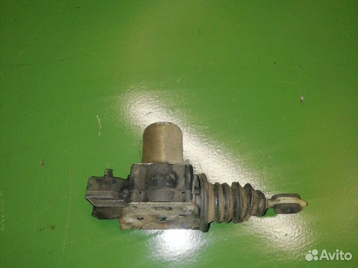 Активатор замка багажника mitsubishi Pajero 2