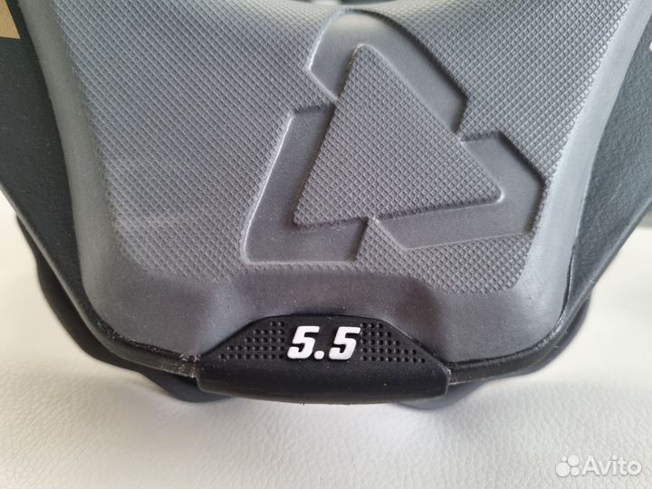 V24 Защита шеи новая Leatt 5.5 Neck Brace black/gr