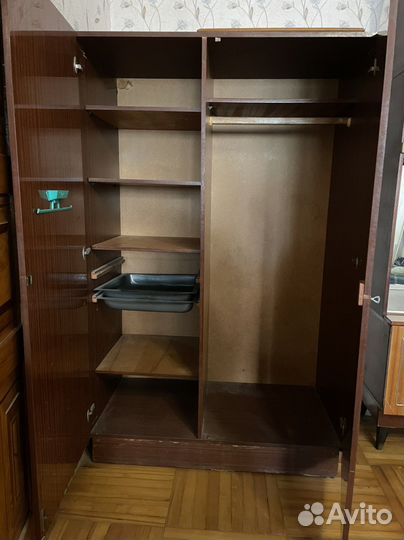 Шкаф
