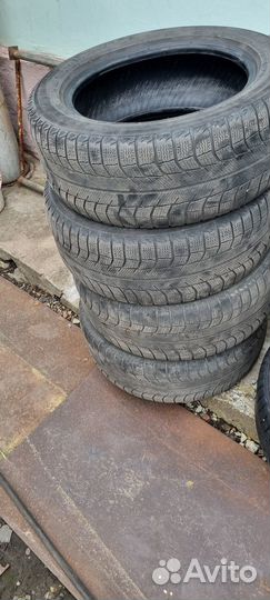 Michelin X-Ice 215/55 R16