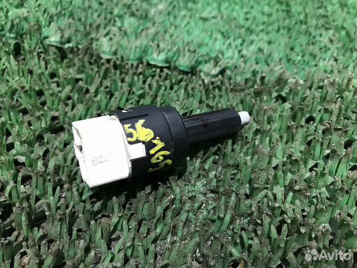 Концевик педали тормоза Mitsubishi L200