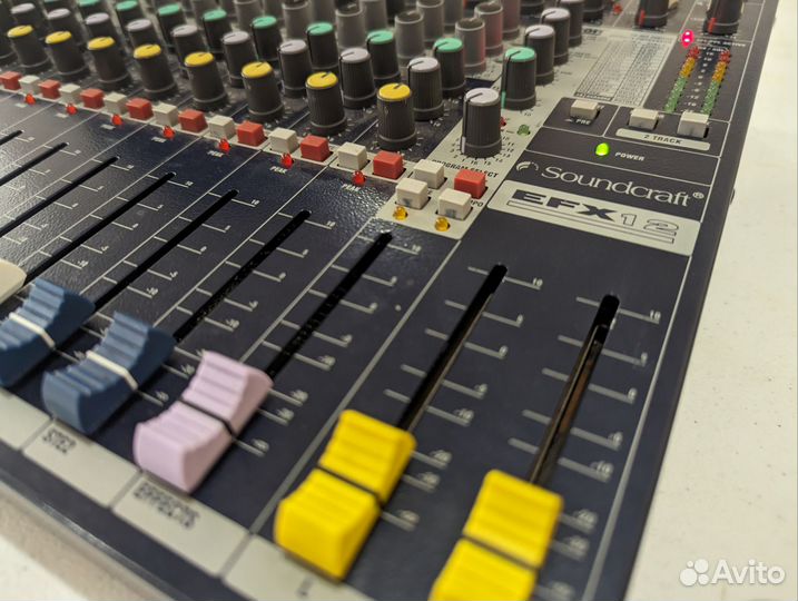 Микшерный пульт Soundcraft EFX12