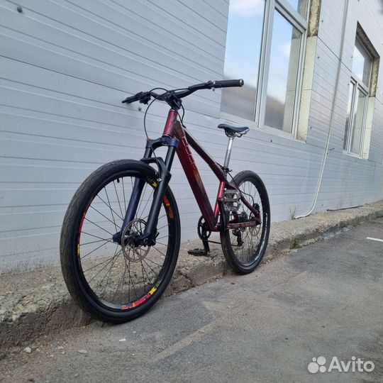 Красивый горный велосипед 26