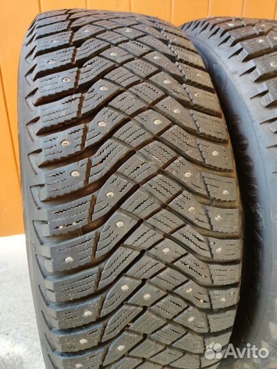 Goodyear UltraGrip Arctic 2 215/55 R17 98T