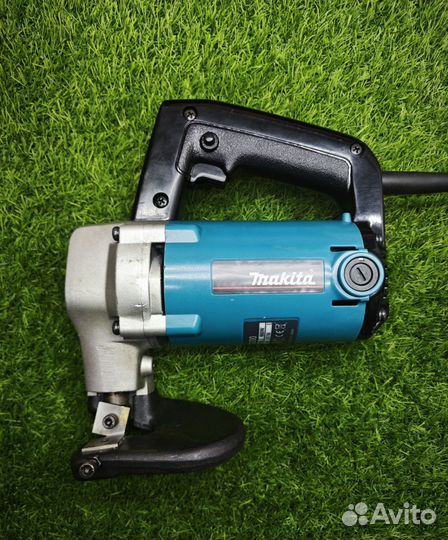 Ножницы по металлу Makita JS3200
