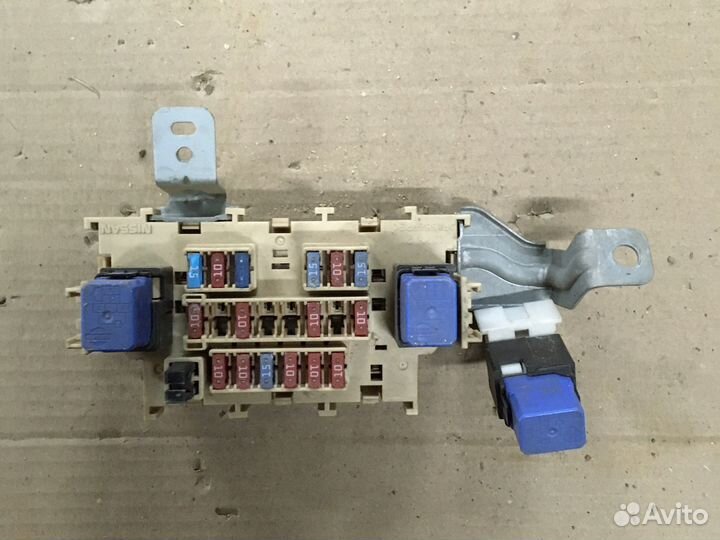 Nissan note Блок предохранителей
