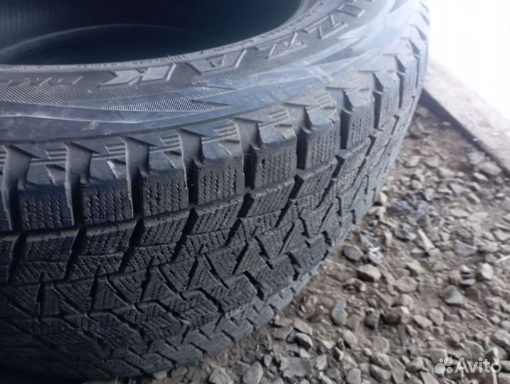 Bridgestone Blizzak DM-V1 235/65 R18