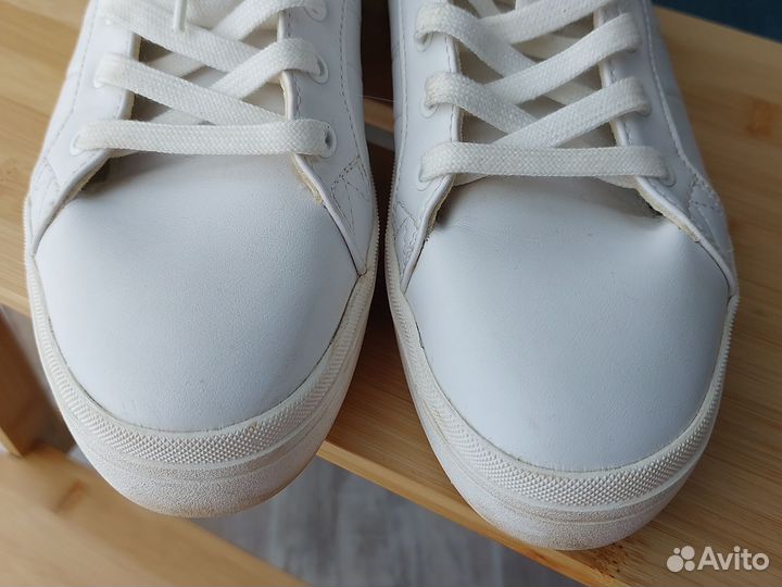 Кроссовки женские белые 39р.Zara