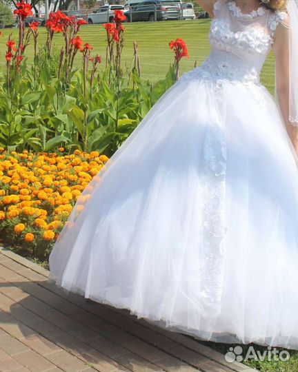 Свадебное платье