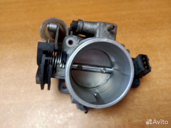 Дроссельная заслонка Volkswagen Passat B3 2E 1992