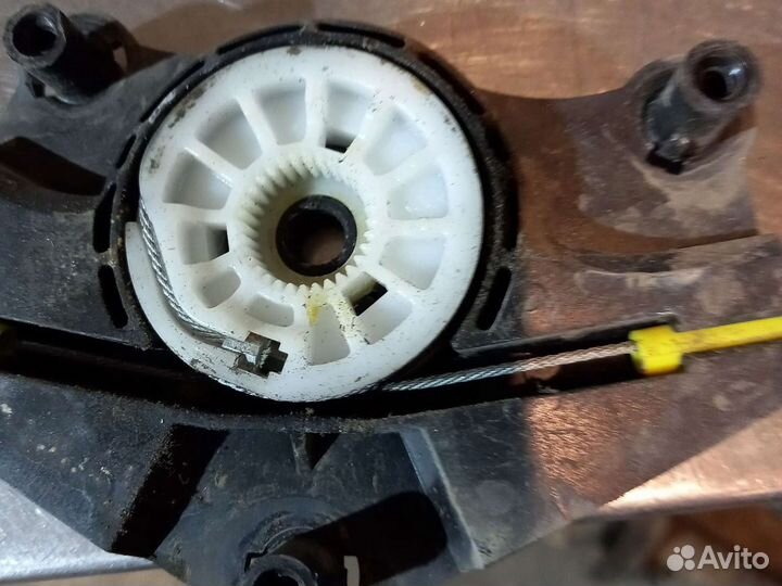 Стеклоподъемник передний Peugeot 307