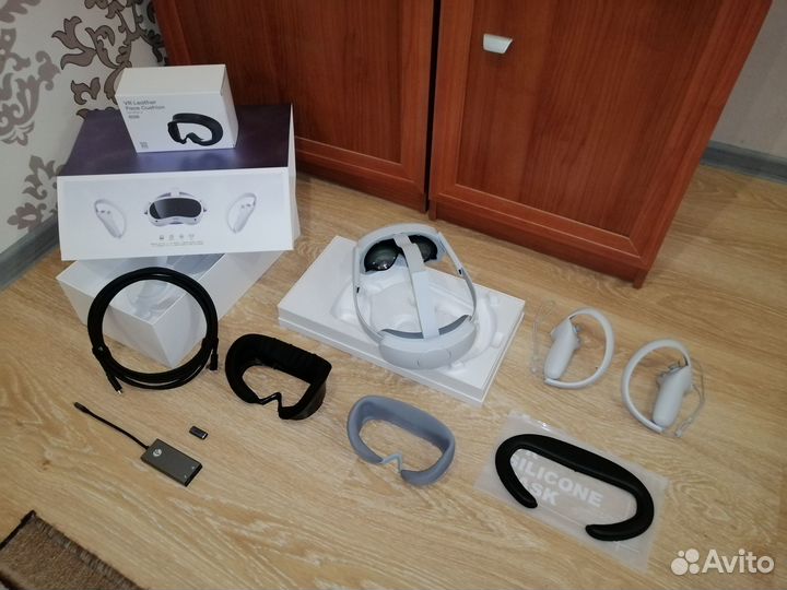 Pico 4 128 GB + Аксессуары