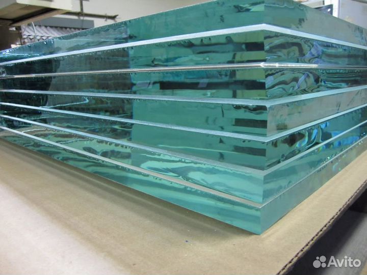 Стекло правое у стрелы Volvo