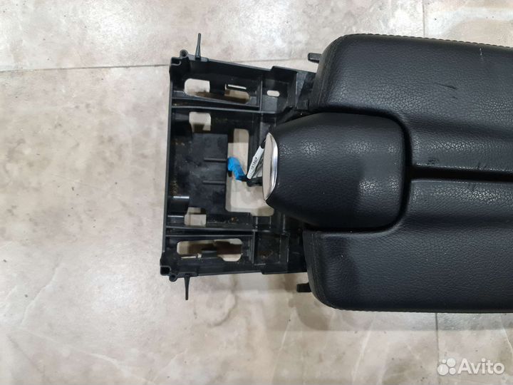 Подлокотник Mercedes W212