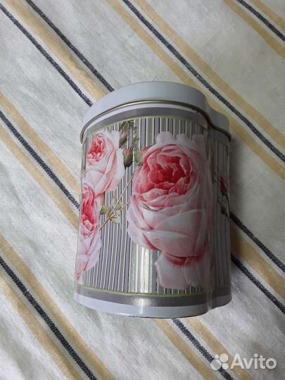 Шкатулка.Банка. Жестяная коробка