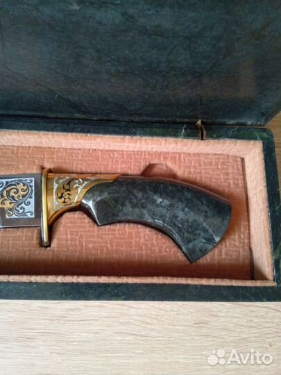 Сувенир нож в шкатулке из змеевика