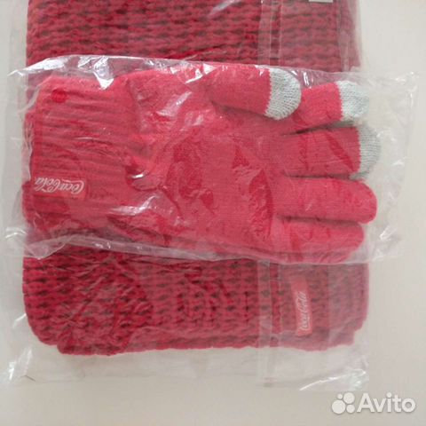 Перчатки и шарф от бренда Кока-Кола