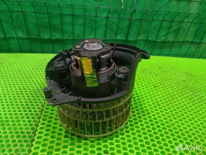 Моторчик отопителя Mercedes-Benz C W202