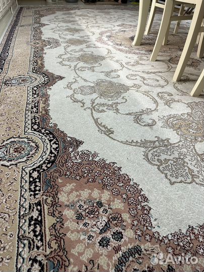 Ковер хорошом состаяние