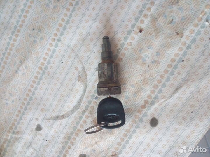 Замок крышки бака Ford transit