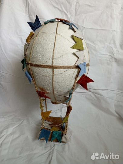 Воздушный шар с корзиной. Декор в детскую комнату