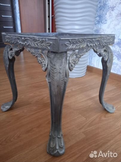 Винтажный стул с металлическим ажурным основанием