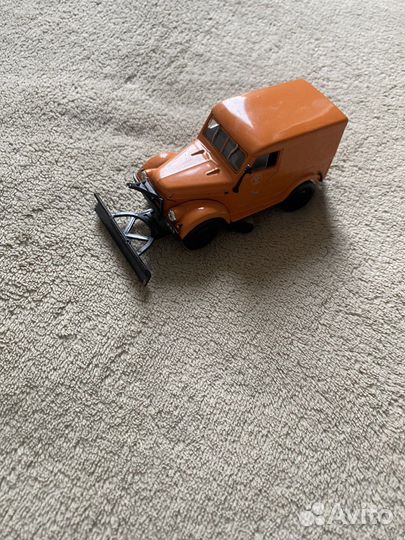 Модель автомобиля 1:43 Газ 69