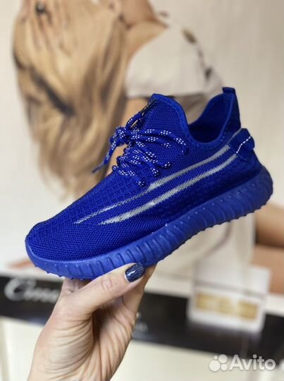 Кроссовки изики