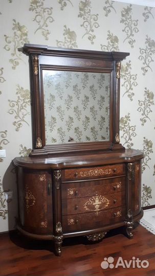 Спальный гарнитур