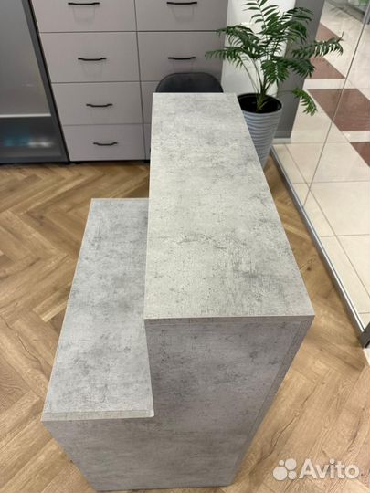 Стойка ресепшн