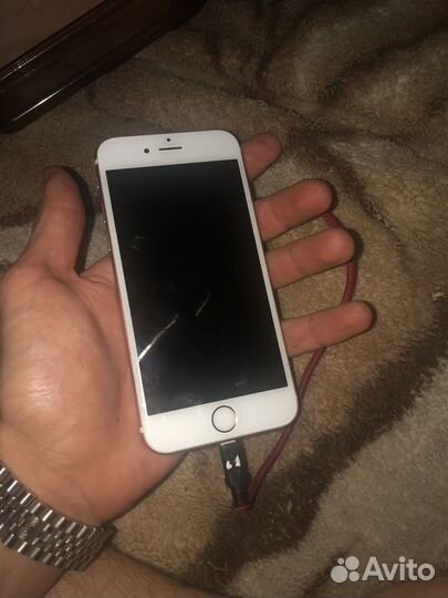 Телефон iPhone 6s