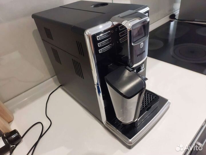 Кофемашина Philips LatteGo EP5030