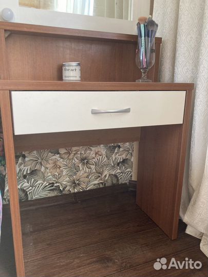 Туалетный столик